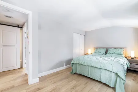 Comfy/New 3 BDR house near DT,Hospital,2 parking Отели рядом с достопримечательностью «Pi-o Centre d'Amusement»