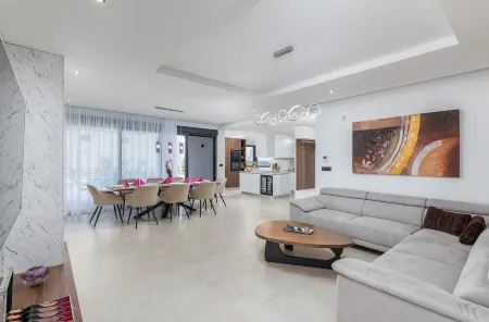 Spacious 5-bedroom villa in gorgeous Brekovica with AC, WiFi