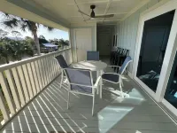 Canal Front Bay View minutes from Beach, 3-bedroom house in tranquil SGI FL