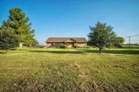 The Little Lyla House - Cute home in Waxahachie on almost an acre!