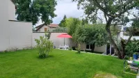 Le Laurier Blanc is 10 minutes from Parc Caillebotte, with its terrace for aperitifs.
