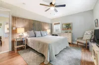 Wolcottville Farmhouse: 18 Mi to Shipshewana - Homestays