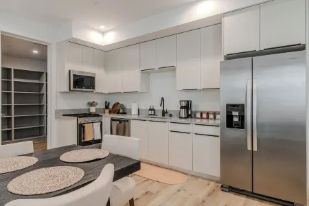 Bright & Spacious in Studio City Отели рядом с достопримечательностью «Универсальный город/Студия»