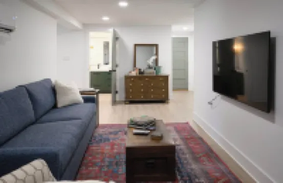 Luxury 1BR, Sleeps 4, Walk to stadium/downtown, Full kitchen, W/D