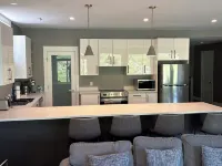 Spacious Walkout Garden-Level Floor W Full Kitchen Hotels in Bedford