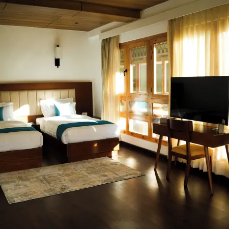 33rd Executive Suites