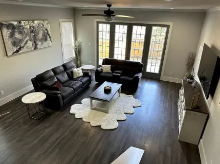 NEW Comfy, spacious, Modern