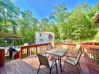 Charming 3-bedroom guest cottage in tranquil Effort with AC,Hot tub, Pool, Steam Hotels in Chestnuthill Township