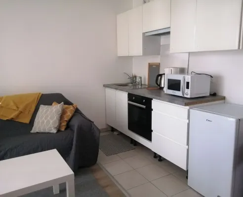 Beautiful apartment with terrace 10 minutes from La Défense and Parc Lagravere Hotels in Colombes