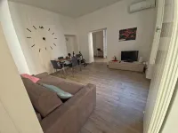 Central and quiet apartment, 1 min from the Duomo and 3 min from Lake Como.