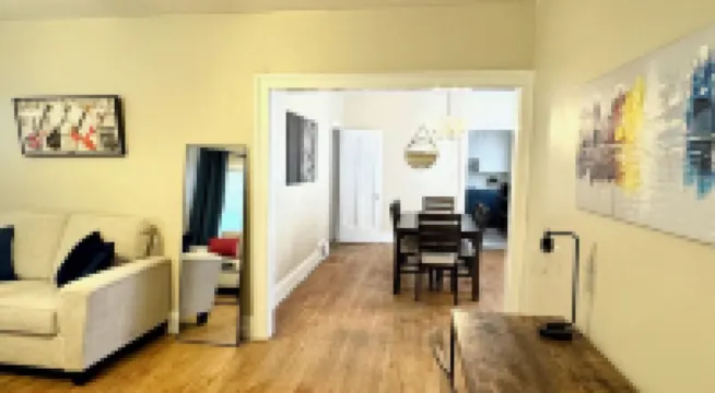 CLE Rock-n-Roll Apartment-CLE Clinic Long Term Stays Welcomed 謝克海茨酒店