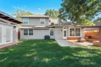 Charming 3-bedroom house in wonderful Grand Prairie with Pool Table and Office