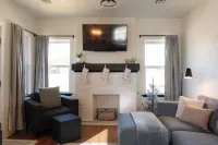 Charming 3-bedroom cottage with WiFi and AC in delightful downtown Guthrie Hotels in Guthrie