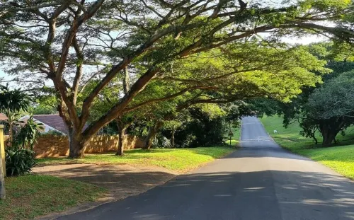 Spacious holiday home in cozy complex. Walking distance from the nature reserve. Hotels in Eshowe