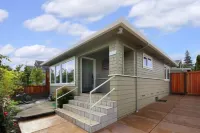 Capitola Beach Retreat Hotels in Capitola