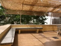 House with large garden - 2 min from the beach! فنادق في توري لابيلو