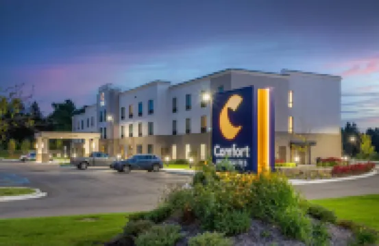 Comfort Inn & Suites Hotels in Independence charter Township