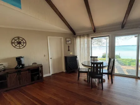 Lakeside Charming 2-bedroom house in lovely Santee with AC, WiFi