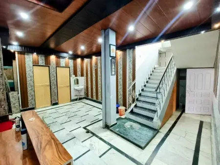 Mohit Paying Guest house Отели рядом с достопримечательностью «Sankat Mochan Hanuman Temple»