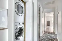 15 minutes from NYC with Onsite parking and Washer+Dryer Hotel a Union City