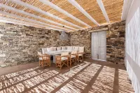 Cozy private villa to the west of the island a few meters from the sea