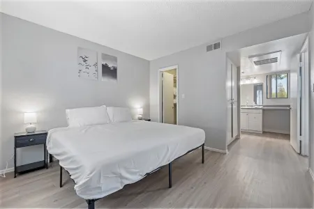 Spacious 1BR for Work or Rest