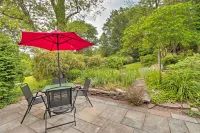 Charming Abode w/ Patio - Walk to Town + River! - Homestays