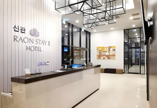 뉴 라온스테이 로비