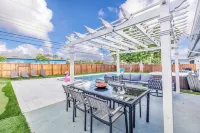 Pool, Hot Tub & Putting Green Near Deerfield Beach Oasis on Fourth by Avantstay