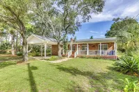 2 Mi to Mashes Sands Beach: Quiet Home w/ Dock! - parking