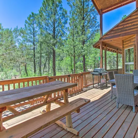 Wooded Hideaway! Spacious Show Low Log Cabin