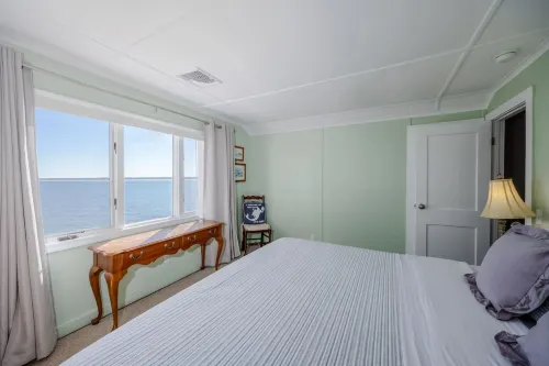 Beachfront Retreat - 5BR Home With Stunning Views Hotels in Jamesport