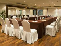 Capitol Hotel Jumeirah Dubai Hotels near Shisha Lounge