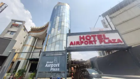 Hotel Airport Plaza Отели рядом с Аэропорт Валлабхаи Патель