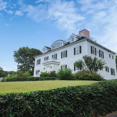 Spacious Waterview Home - Spa, Pool Table & Fireplaces – for Families & Reunion