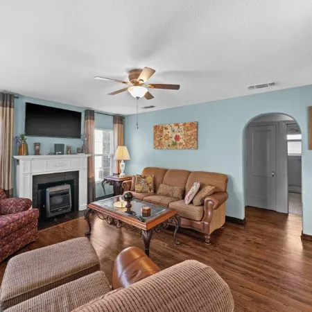 2 Bdr, 2 Bath, 4 Guests: Entire Cozy Cottage Historical Tyler Azalea District