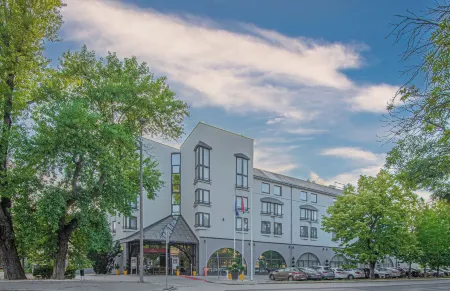 Castrum Hotel Székesfehérvár Отели в г. Секешфехервар