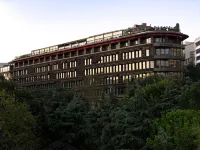 The St. Regis Istanbul Hotel in zona Nisantasi University