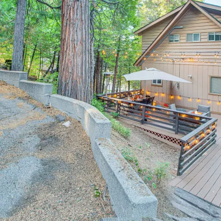1 Mi to Lake Arrowhead Village! Cozy Fall Escape