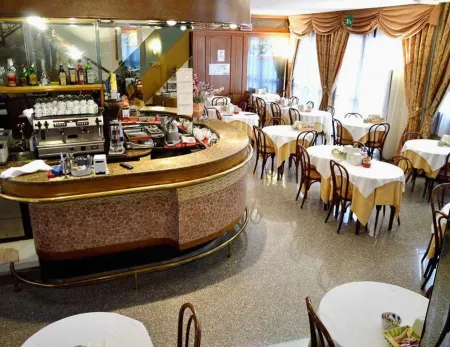 Hotel Donatello Отели рядом с достопримечательностью «Ботанический сад Падуи»