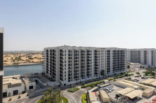 メゾン プリヴェ - スリーク ヤス ゲッタウェイ ウィズ フェラーリ ワールド アンド カナル ビューズ アブダビファルコン病院周辺のホテル