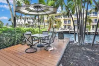 Beautiful & Spacious Waterfront Condo, Walk to the Beach, on Canal, 2 Bed/2 Bath - 2 Sao