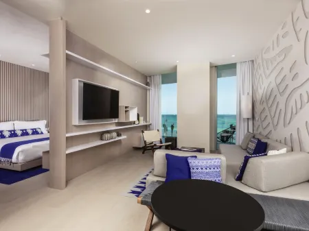 SLS Cancun Hotel & Residences Отели рядом с достопримечательностью «Плайя Тортугас»