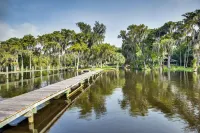 'Pirate Cove' Home in Welaka: Dock & River Access! - parking