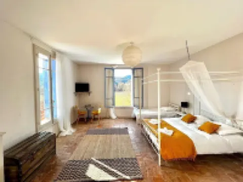 Estate with Large Swimming Pool Overlooking Vineyards Hotels in Lamalou-les-Bains