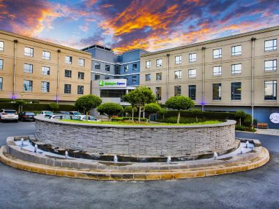 Holiday Inn Express SANDTON - WOODMEAD by IHG