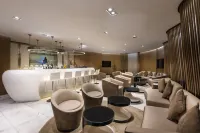 Holiday Inn MUSCAT AL SEEB by IHG - bar