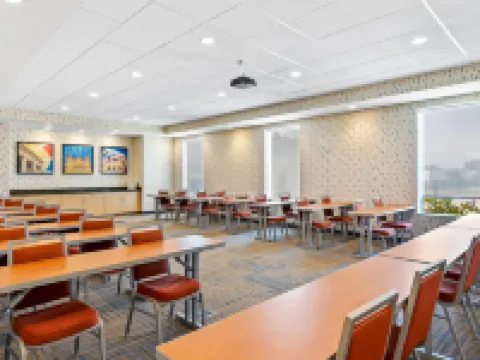 Home2 Suites by Hilton Youngstown West/Austintown Hotels in Austintown