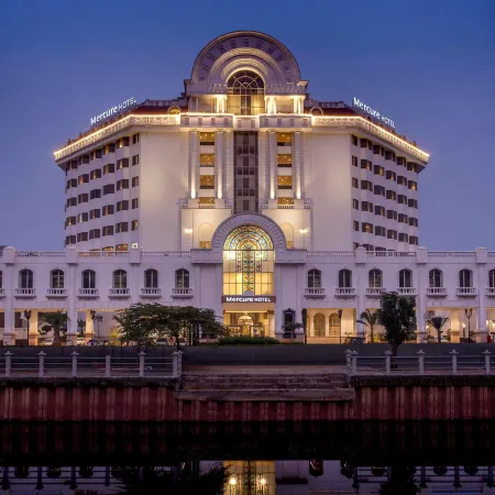 Mercure Jakarta Batavia Отели рядом с достопримечательностью «Музей Маритайм»