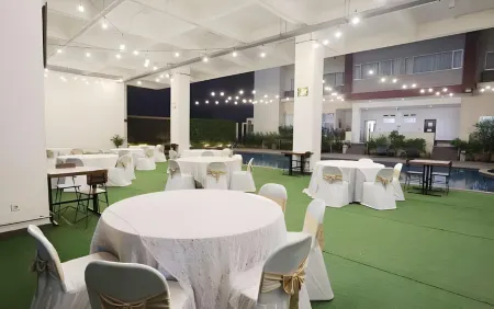 Amalia Hotel Lampung Отели в г. Бандар-Лампунг